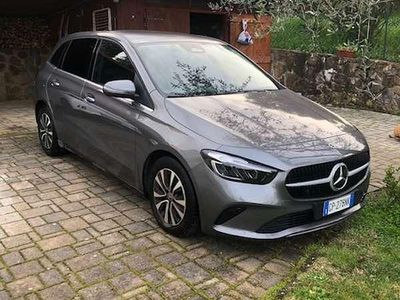 Usata Mercedes B180 Advanced 116 CV (85 kW) 2023 Grigio Utilitaria