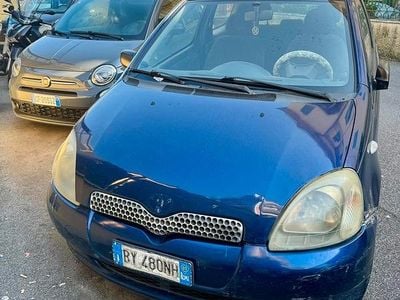 Usata Toyota Yaris 2002 Blu Berlina
