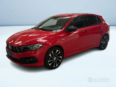 Usata Fiat Tipo Sport 100 CV (73 kW) 2021 Rosso metallizzato Berlina