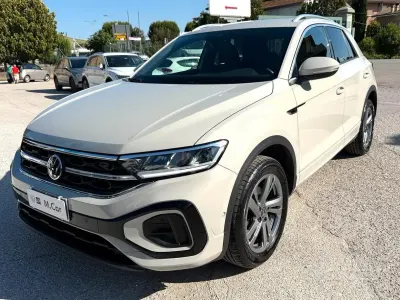 Usata VW T-Roc R-line 116 CV (85 kW) 2024 Ascot gray SUV
