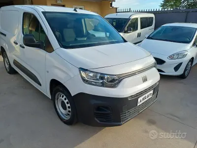 Usata Fiat Doblò 130 CV (95 kW) 2023 Bianco Monovolume