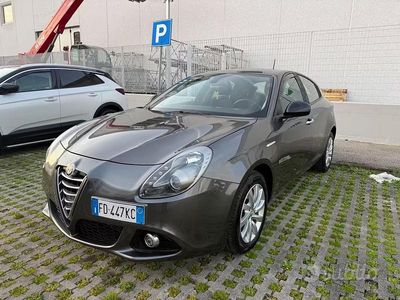 Usata Alfa Romeo Giulietta Distinctive 120 CV (88 kW) 2016 Grigio Utilitaria