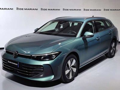 Usata VW Passat Business 150 CV (110 kW) 2024 Verde Station wagon