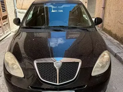 Usata Lancia Ypsilon 77 CV (56 kW) 2010 Nero Utilitaria