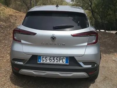 Usata Renault Captur 101 CV (74 kW) 2024 Grigio SUV