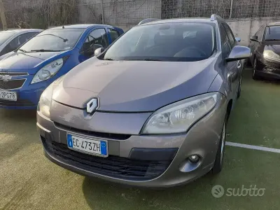 Käytetty Renault Mégane Dynamique 110 HP (80 kW) 2010 Ruskea Sedan