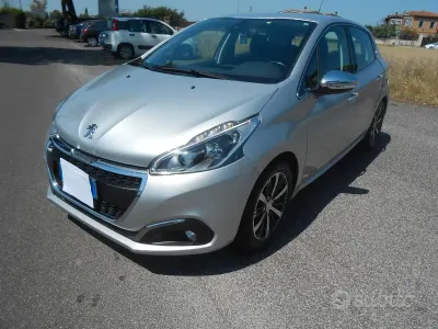 Usata Peugeot 208 Allure 82 CV (60 kW) 2018 Grigio Utilitaria