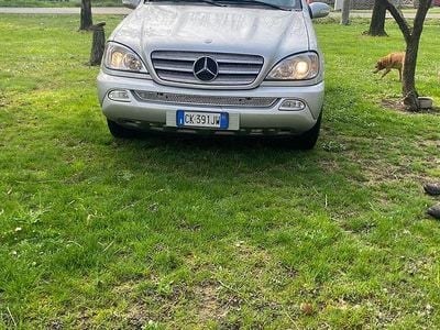 Usata Mercedes ML270 163 CV (119 kW) 2004 Grigio SUV