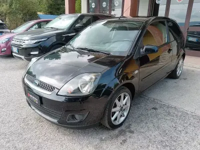 Usata Ford Fiesta Titanium 68 CV (50 kW) 2007 Nero Utilitaria