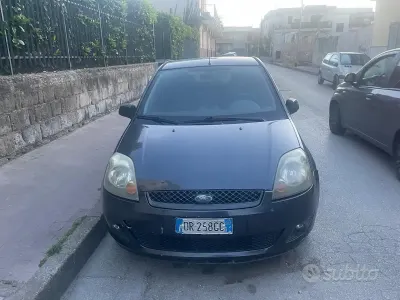 Usata Ford Fiesta 68 CV (50 kW) 2008 Grigio Utilitaria