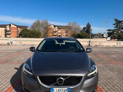 Usata Volvo V40 120 CV (88 kW) 2017 Grigio Berlina