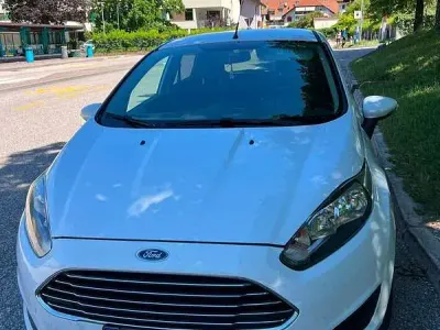 Usata Ford Fiesta 82 CV (60 kW) 2014 Bianco Utilitaria