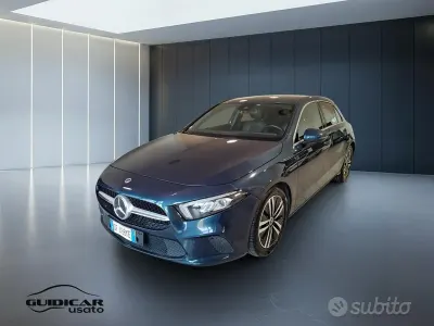 Usata Mercedes A180 116 CV (85 kW) 2021 Blu/azzurro Utilitaria