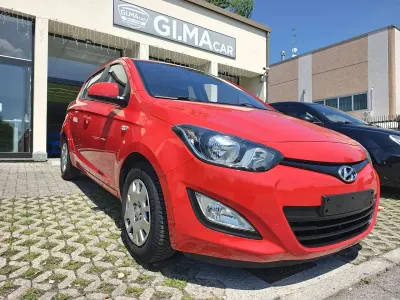 Usata Hyundai i20 Comfort 86 CV (63 kW) 2012 Rosso Utilitaria