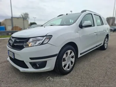 Usado Dacia Logan MCV Ambiance 75 CV (55 kW) 2015 Blanco Familiar