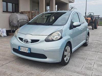 Usata Toyota Aygo 67 CV (49 kW) 2006 Blu Utilitaria