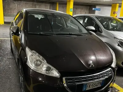 Usata Peugeot 208 Allure 92 CV (67 kW) 2012 Utilitaria