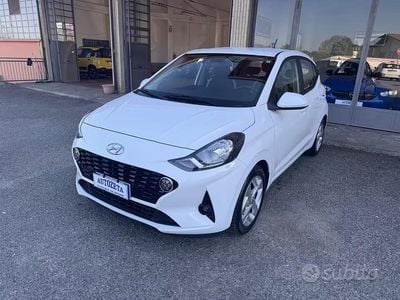 Usata Hyundai i10 65 CV (47 kW) 2023 Bianco Utilitaria