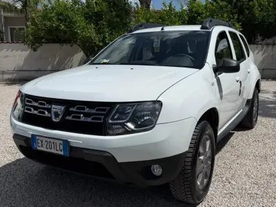 Usata Dacia Duster Lauréate 109 CV (80 kW) 2014 Bianco SUV