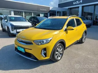 Usata Kia Stonic Style 84 CV (61 kW) 2022 Giallo SUV