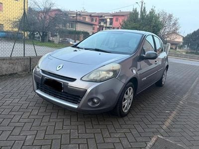 Usata Renault Clio II Dynamique 75 CV (55 kW) 2010 Grigio Berlina