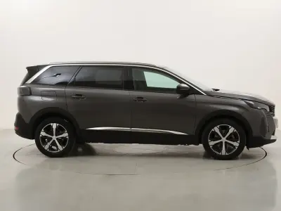 Usata Peugeot 5008 Allure 131 CV (96 kW) 2022 Grigiogrigio SUV