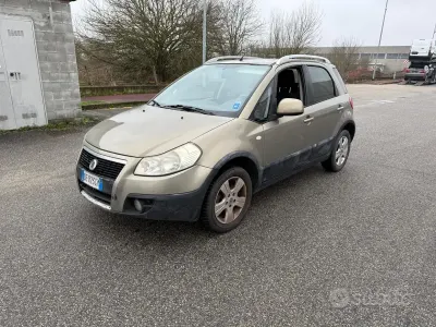 Begagnad Fiat Sedici Dynamic 107 HK (78 kW) 2007 Grå SUV
