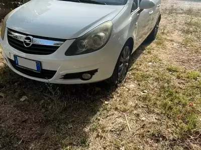 Usata Opel Corsa 65 CV (47 kW) 2011 Bianco Utilitaria
