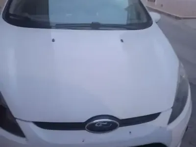 Usata Ford Fiesta 82 CV (60 kW) 2011 Bianco Berlina