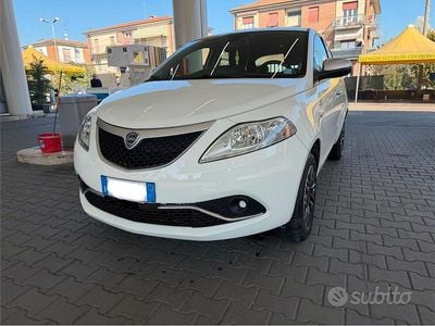 Usata Lancia Ypsilon 80 CV (58 kW) 2016 Bianco Utilitaria