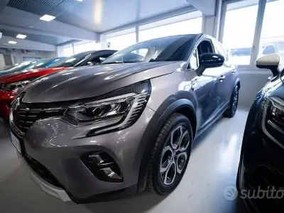 Usata Renault Captur Techno 140 CV (102 kW) 2022 Grigio SUV