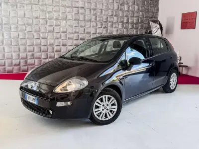 Usata Fiat Punto Lounge 95 CV (69 kW) 2017 Blu/azzurro Utilitaria