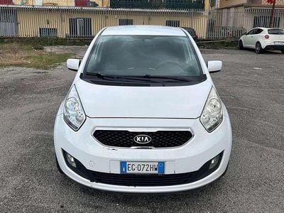 Usata Kia Venga Active 90 CV (66 kW) 2011 Bianco Utilitaria