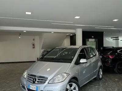 Usata Mercedes A180 Elegance 109 CV (80 kW) 2012 Grigio Berlina