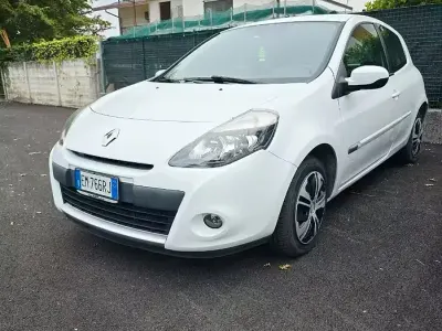 Usata Renault Clio III 75 CV (55 kW) 2012 Bianco Berlina