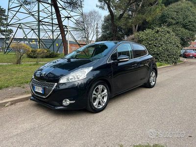 Usata Peugeot 208 Allure 68 CV (50 kW) 2012 Nero Utilitaria