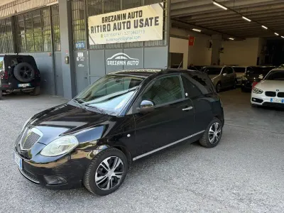 Usata Lancia Ypsilon 77 CV (56 kW) 2011 Nero Utilitaria