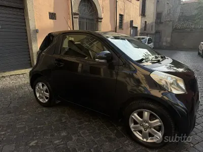 Usata Toyota iQ 68 CV (50 kW) 2010 Nero Utilitaria