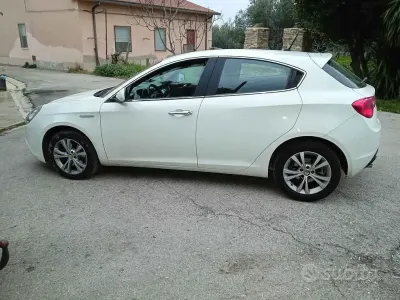 Usata Alfa Romeo Giulietta 140 CV (102 kW) 2012 Bianco Utilitaria