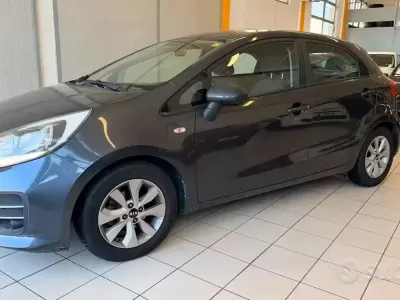 Usata Kia Rio 85 CV (62 kW) 2016 Grigio Utilitaria