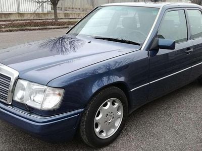 Usata Mercedes E300 150 CV (110 kW) 1992 Blu/azzurro Berlina
