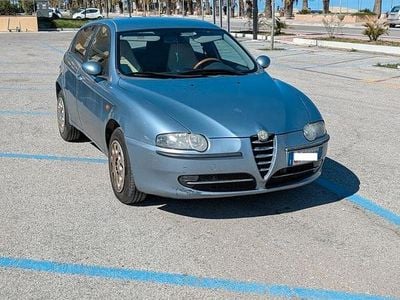 Usata Alfa Romeo 147 Distinctive 116 CV (85 kW) 2004 Blu/azzurro Utilitaria