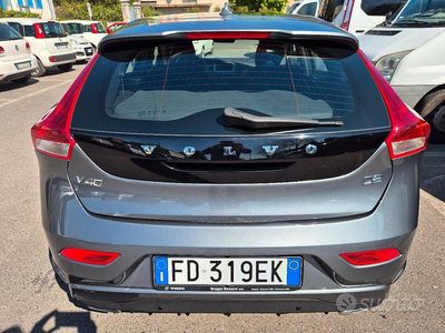Usata Volvo V40 120 CV (88 kW) 2016 Grigio Berlina
