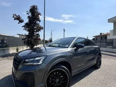 Usata Audi Q2 Ambiente 150 CV (110 kW) 2023 Grigio SUV
