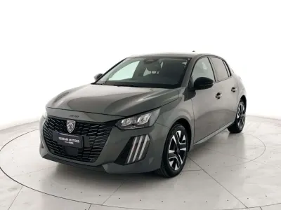 Usata Peugeot 208 Allure 101 CV (74 kW) 2025 Grigio selenium metallizzato Utilitaria