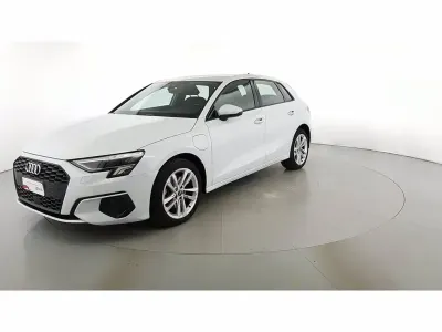 Usata Audi A3 Sportback e-tron Business 204 CV (150 kW) 2022 Bianco ghiaccio Utilitaria