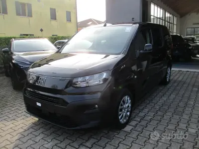 Uusi Fiat Doblò 131 HP (96 kW) 2026 Musta Tila-auto