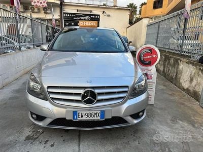 Usata Mercedes B180 Executive 108 CV (79 kW) 2014 Grigio Monovolume