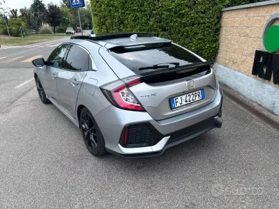 Usata Honda Civic Executive 129 CV (94 kW) 2017 Grigio Berlina