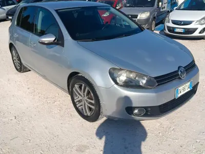 Usata VW Golf VI Comfortline 122 CV (89 kW) 2010 Argento Berlina